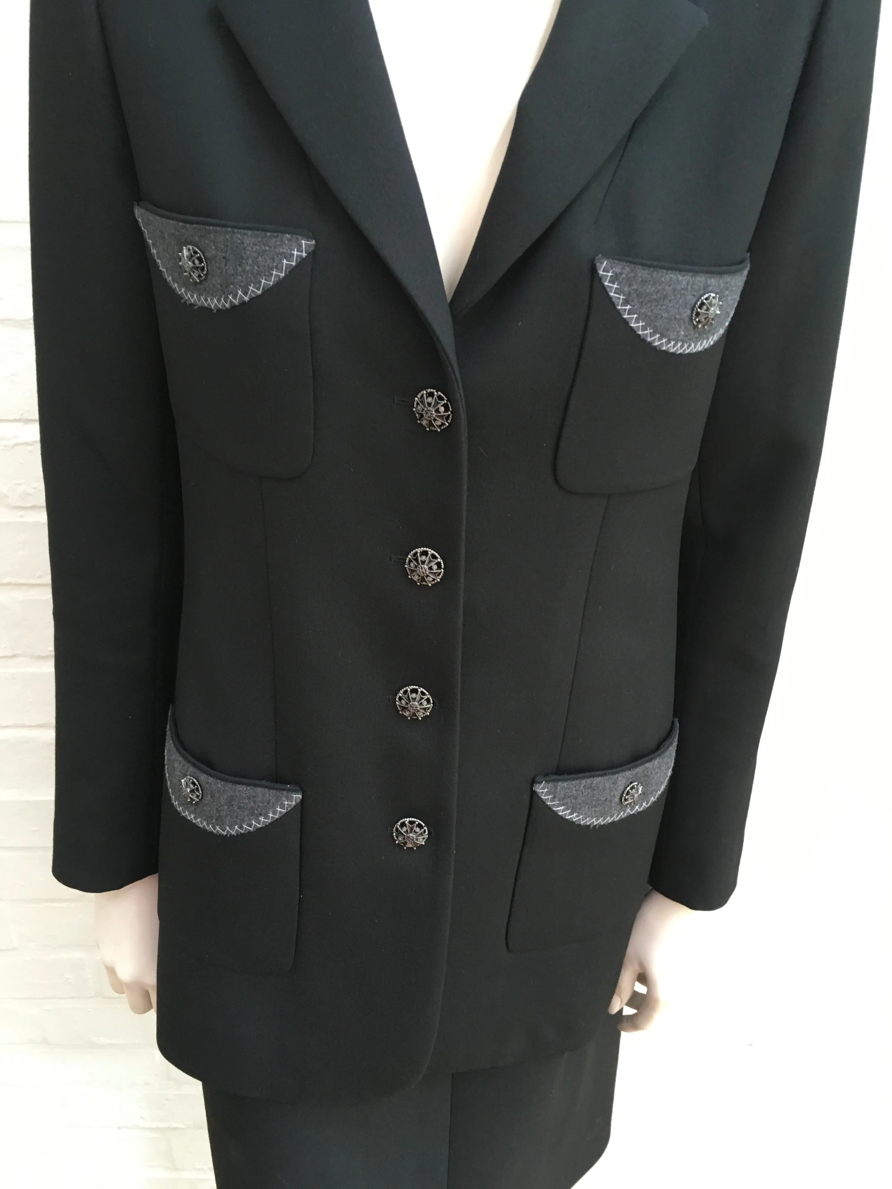 Chanel 08A Black Wool Jeweled Iconic 2-piece skirt suit F 40 UK 12 US 8 Ladies