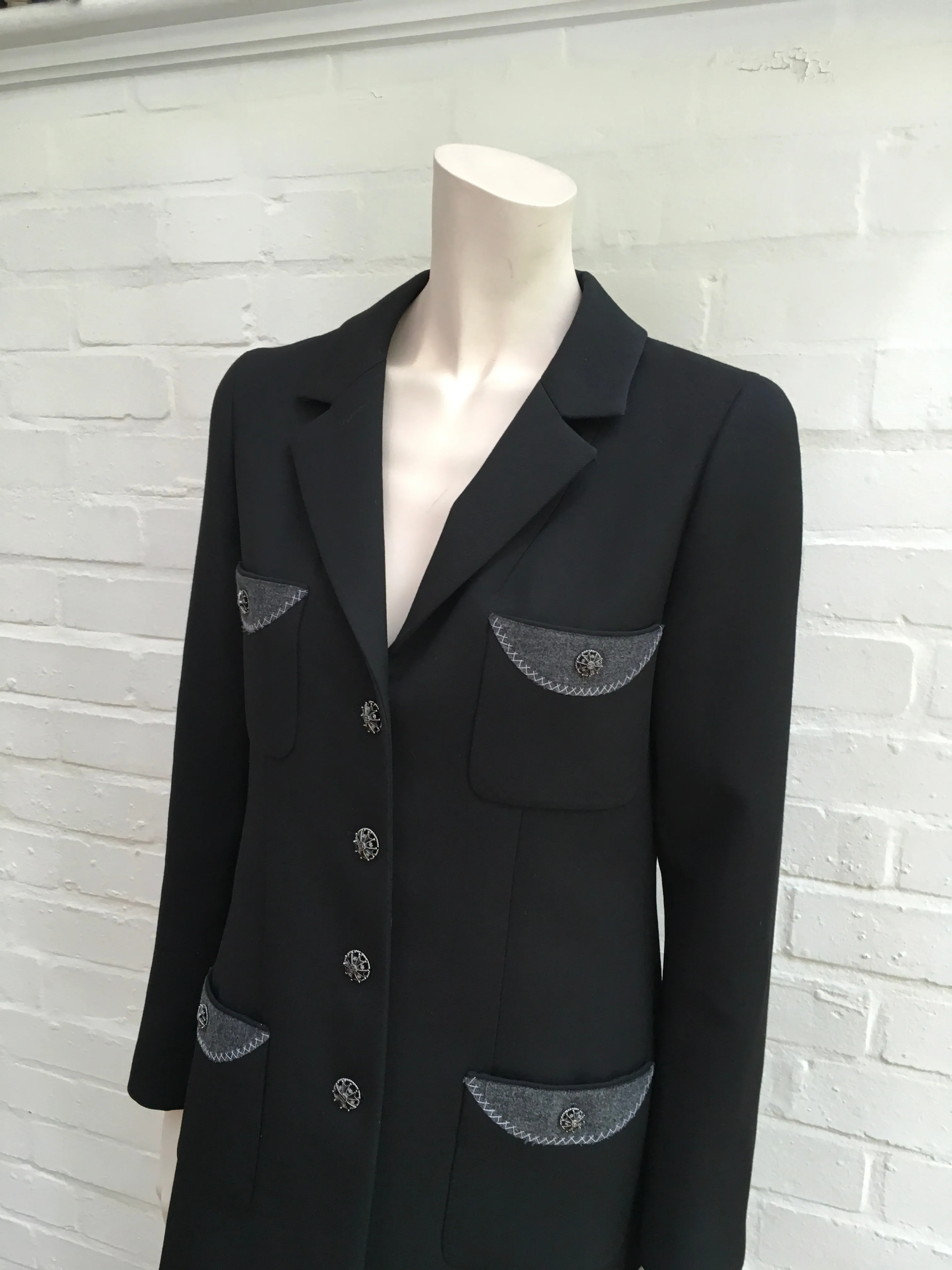 Chanel 08A Black Wool Jeweled Iconic 2-piece skirt suit F 40 UK 12 US 8 Ladies