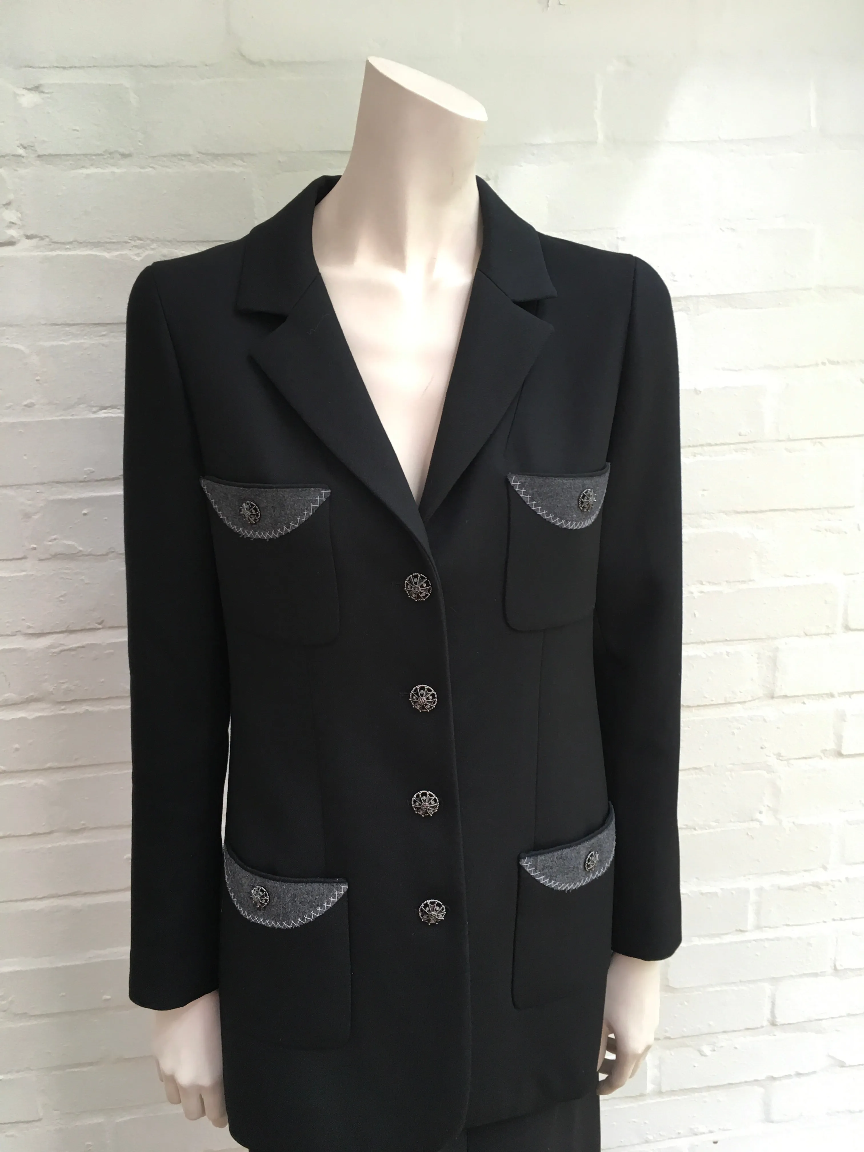 Chanel 08A Black Wool Jeweled Iconic 2-piece skirt suit F 40 UK 12 US 8 Ladies